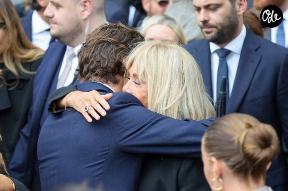 Carlo Agostinelli, Brigitte Macron Sortie des obsèques de Mathilde Favier en l'église Saint-Sulpice à Paris le 31 aout 2026. © Dominique Jacovides-Cyril Moreau/Bestimage