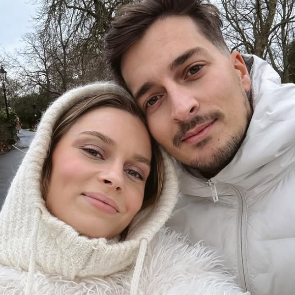 "Le 14 Août 2025 au coucher du soleil sur un bateau en Corse, j’ai dit OUI à l’amour de ma vie", a-t-elle révélé en cette fin du mois sur Instagram.

Mathilde, la soeur de Caroline Receveur, sur Instagram.