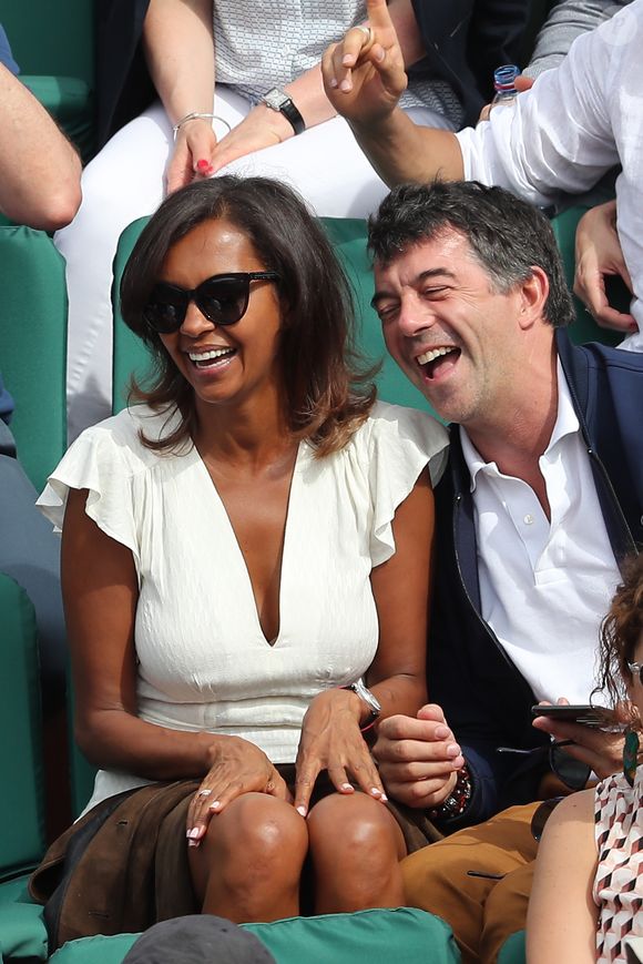 Karine Le Marchand très complice de Stéphane Plaza - Les célébrités dans les tribunes lors des internationaux de France de Roland-Garros à Paris, le 4 juin 2017. © Dominique Jacovides-Cyril Moreau/Bestimage