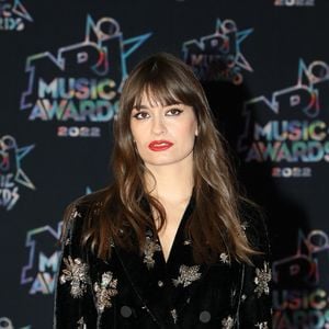 La chanteuse s'est récemment produite sur scène pour la réouverture de la cathédrale Notre-Dame de Paris

Clara Luciani au photocall de la 24ème édition des "NRJ Music Awards (NMA)" au Palais des Festivals à Cannes le 18 novembre 2022.
© Dominique Jacovides / Bestimage