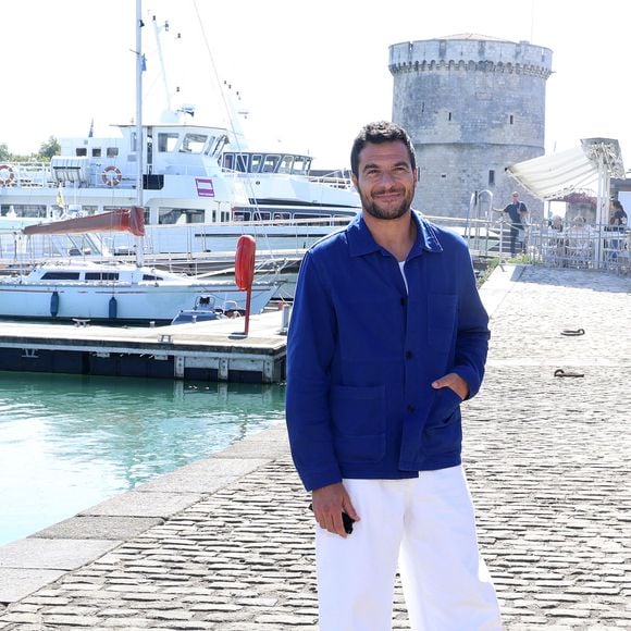 Lors d'une interview accordée à NRJ, le chanteur a révélé que ses deux plus grands fils avec une passion commune.

Amir Haddad - Photocall de la série "La Belle et le Boulanger" lors du 27ème Festival de la Fiction de la Rochelle (16 - 21 septembre 2025), le 17 septembre 2025. 
© Denis Guignebourg / Bestimage