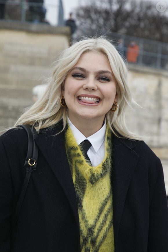 Louane Emera - Arrivées au défilé Dior Femme Automne/Hiver 2022/2023 lors de la Fashion Week de Paris, France, le 1er mars 2022. © Denis Guignebourg/Bestimage