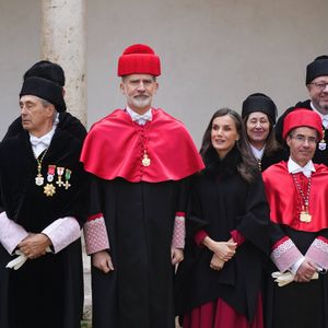 Le roi Felipe VI et la reine Letizia d'Espagne lors de la cérémonie d'investiture du roi Felipe VI en tant que docteur honoris causa (diplôme honorifique) par l'Université d'Alcala à Alcala de Henares, Espagne, le 27 février 2025. © David/Cordon Presss/Bestimage