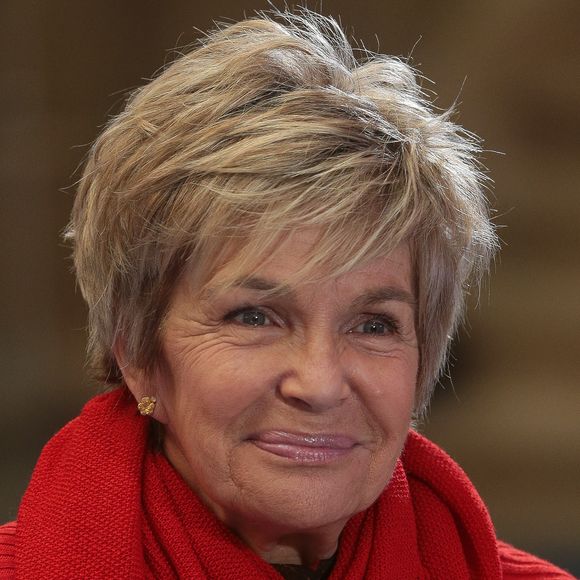 À 68 ans, Véronique Jannot cultive un lien très fort avec la nature. Adepte d'un mode de vie sain, elle s'intéresse de près à tout ce que la nature a de meilleur à offrir.

Véronique Jannot au Festival Séries Mania à Lille.

© Stéphane Vansteenkiste / Bestimage