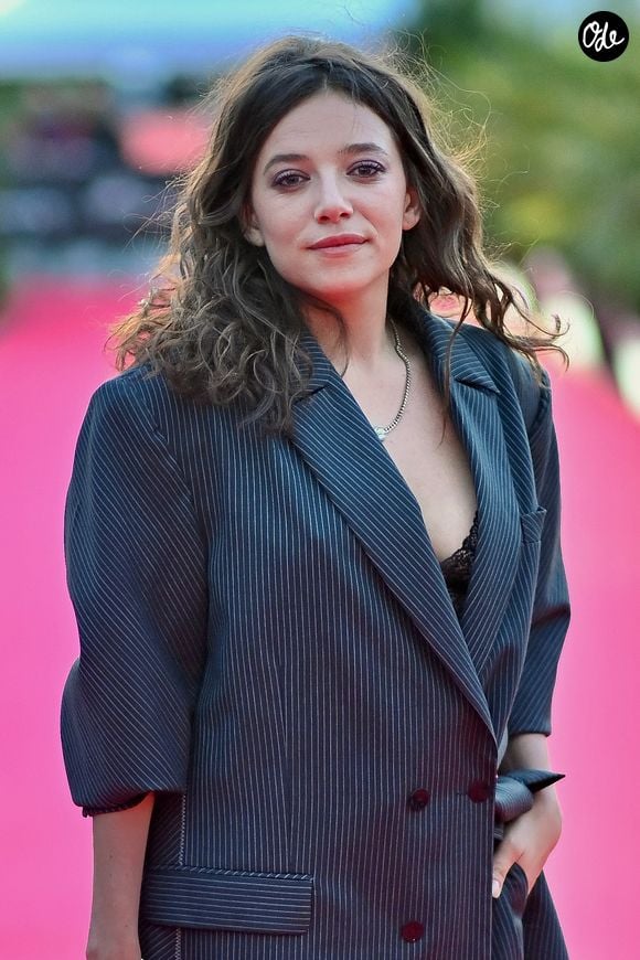 Révélée dans un film en 2015, la jeune artiste sera dans une série sur Rimbaud

Zoe Adjani, membre du jury, assiste à la cérémonie d'ouverture de la 37e édition du Festival du film britannique et irlandais de Dinard, le 8 octobre 2026 à Dinard, en France. Photo de Franck Castel/ABACAPRESS.COM