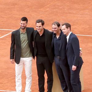 Lui aussi a un temps fait partie des "petites mains" de Roland-Garros. 

Rafael Nadal avec Roger Federer, Novak Djokovic et Andy Murray - Hommage à Rafael Nadal et à ses 14 victoires sur la terre battue de Roland Garros lors des Internationaux de France de Tennis de Roland Garros 2025 - Jour 01 à Paris le 25 Mai 2025. 

© Bertrand Rindoff / Bestimage