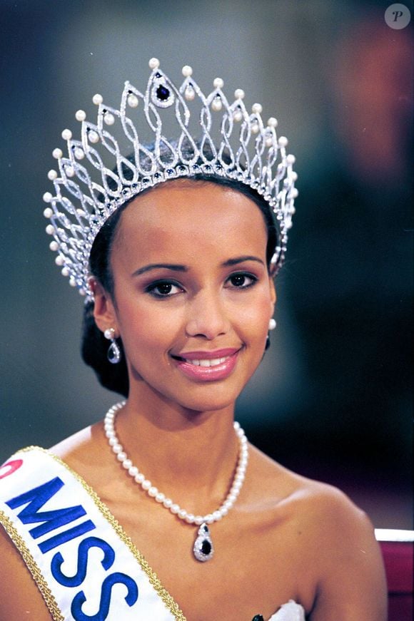 Miss France 2000 Sonia Rolland à l'émission de télévision "Vivement Dimanche" MAX COLIN / BESTIMAGE