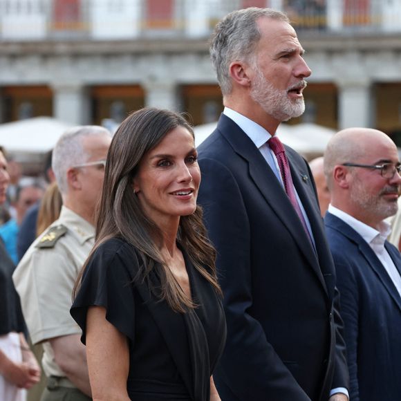 Le roi Felipe VI d'Espagne et la reine Letizia assistent au concert de la garde royale en l'honneur du 10ème anniversaire de leur couronnement sur la Plaza Mayor à Madrid, le 18 juin 2025.

Photo : Europa Press / Bestimage