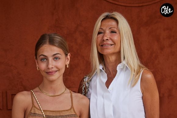 Stella Belmondo a ensuite fêté ses 23 ans avec sa mère Natty Tardivel en Italie.

Natty Tardivel et sa fille Stella Belmondo au village lors des Internationaux de France de tennis de Roland Garros 2023, à Paris, France, le 9 juin 2023. © Jacovides-Moreau/Bestimage