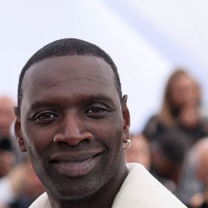 Omar Sy au photocall de Jury lors du 77ème Festival International du Film de Cannes au Palais des Festivals à Cannes, France.

© Jacovides-Moreau/Bestimage