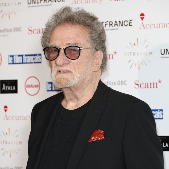 Il s'agit de sangliers, qui ont littéralement ravagé le terrain de sa maison.

Eddy Mitchell (Trophée d'honneur Accuracy) - 31ème cérémonie des Trophées du film français à l'hôtel Intercontinental à Paris le 6 février 2024. Ces Trophées récompensent notamment les champions du box-office et des audiences, ainsi que l'exploitant de l'année, trois duos producteur-réalisateur en cinéma et audiovisuel, le film documentaire et la personnalité de l'année, désignée par les lecteurs. © Coadic Guirec/Bestimage