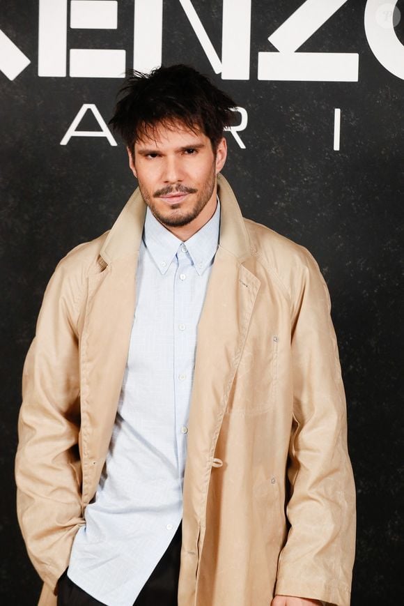 François Civil au photocall du défilé KENZO "Collection Homme Prêt-à-Porter Automne/Hiver 2025-2026" au Palais de Chaillot lors de la Fashion Week de Paris (PFW), le 24 janvier 2025. © Christophe Clovis/Bestimage