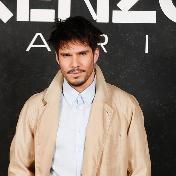 François Civil au photocall du défilé KENZO "Collection Homme Prêt-à-Porter Automne/Hiver 2025-2026" au Palais de Chaillot lors de la Fashion Week de Paris (PFW), le 24 janvier 2025. © Christophe Clovis/Bestimage