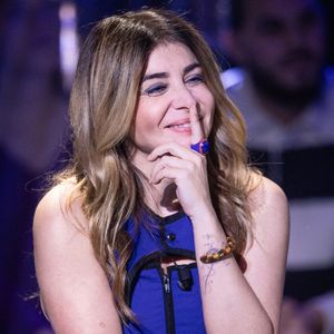 Exclusif - Julie Zenatti lors de l'enregistrement de l'émission "La Boîte à secrets", présentée par F.Bollaert et diffusée le 2 janvier 2026 sur France 3, dans les studios du Lendit à Saint-Denis, France, le 1er décembre 2025. © Cyril Moreau/Bestimage