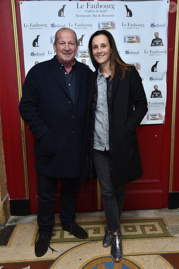 Exclusif - Rolland Courbis et sa femme Clara Paban - Générale de la pièce de théâtre "Un Jour J'irai à Détroit !" au théâtre du Gymnase Marie Bell à Paris, France, le 20 janvier 2020. C'est sur une note historique et de devoir que S.Bugsy et D.Desclos ont souhaité au travers d'une pièce de théâtre, montrer et partager le combat des révoltés tirailleurs sénégalais, massacrés par l'armée française à Thiaroye le 01 décembre 1944. Mise en scène par D.Coubes. © Giancarlo Gorassini/Bestimage