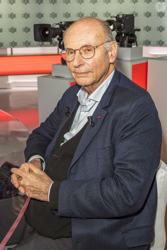 Exclusif - Boris Cyrulnik - Enregistrement de l'émission "Clique", présentée par M.Achour et diffusée en clair sur Canal + le 7 mars 2021. Le 5 mars 2021
© Jack Tribeca / Bestimage