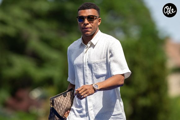 Kylian Mbappé - Les joueurs de l'équipe de France de football arrivent au centre d'entraînement de la Fédération française de football (FFF) à Clairefontaine-en-Yvelines, au sud-ouest de Paris, en vue de la Coupe du monde de la FIFA 2026, le 29 mai 2026. © Pierre Perusseau/Bestimage