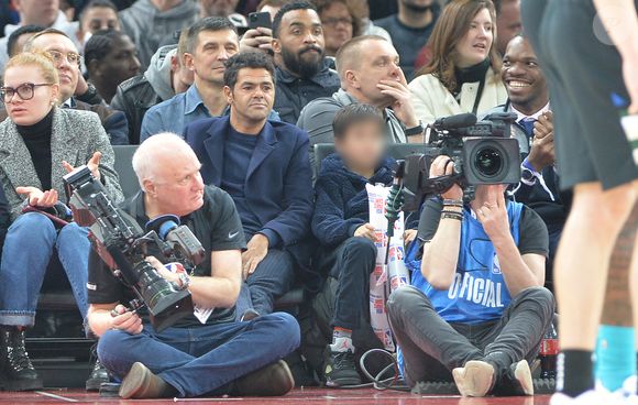 Jamel Debbouze et son fils Leon au match de Paris NBA 2020 entre les Bucks de Milwaukee et les Charlotte Hornet à l’AccorHotels Arena à Paris le 24 janvier 2020.


© Veeren / Bestimage