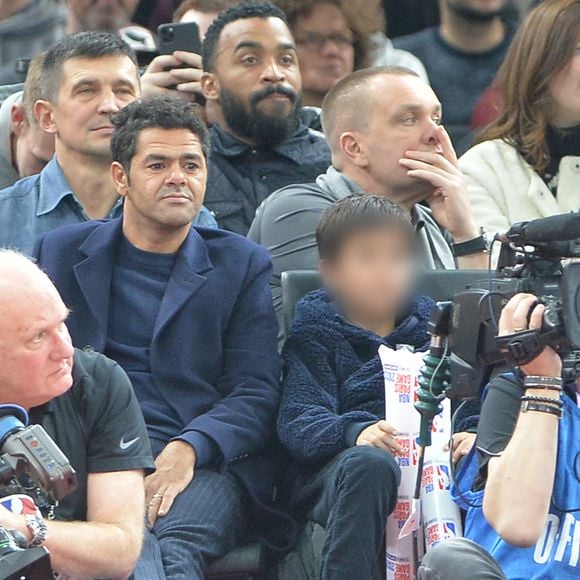 Jamel Debbouze et son fils Leon au match de Paris NBA 2020 entre les Bucks de Milwaukee et les Charlotte Hornet à l’AccorHotels Arena à Paris le 24 janvier 2020.


© Veeren / Bestimage