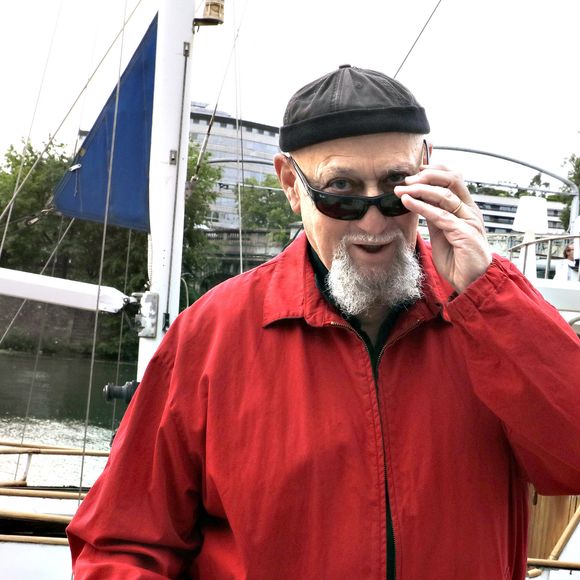 S'il avait espéré que les traitements suffiraient à soigner son mal, le chanteur de 69 ans a malgré tout dû subir cette intervention

Charlelie Couture lors du 9ème Trophée de la Pétanque gastronomique au Port Yacht Marina à Paris, le 29 juin 2023. 
© Cédric Perrin / Bestimage