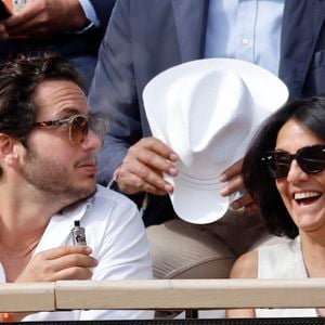 Florence Foresti et son compagnon Alexandre Kominek - People dans les tribunes lors des Internationaux de France de Tennis de Roland Garros 2022 à Paris le 29 mai 2022. © Cyril Moreau/Bestimage