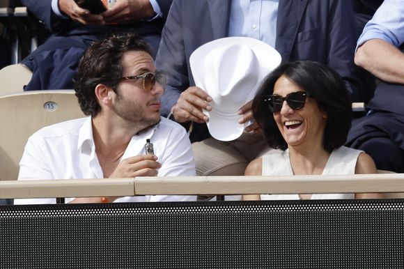 Florence Foresti et son compagnon Alexandre Kominek - People dans les tribunes lors des Internationaux de France de Tennis de Roland Garros 2022 à Paris le 29 mai 2022. © Cyril Moreau/Bestimage