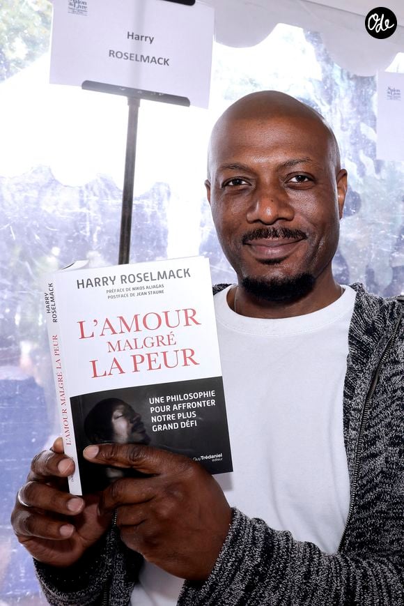 Pour le journaliste, prendre soin de soi passe aussi par un équilibre entre le mental et le corps.

Harry Roselmack lors de la 3ème édition du salon du livre à Saint-Germain-des-Prés "Des pages avant la plage" à Paris le 6 juin 2026.

© Cédric Perrin / Bestimage