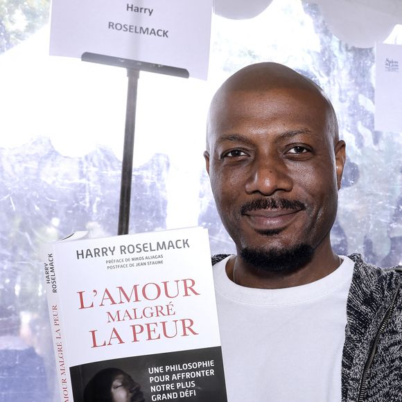 Pour le journaliste, prendre soin de soi passe aussi par un équilibre entre le mental et le corps.

Harry Roselmack lors de la 3ème édition du salon du livre à Saint-Germain-des-Prés "Des pages avant la plage" à Paris le 6 juin 2026.

© Cédric Perrin / Bestimage