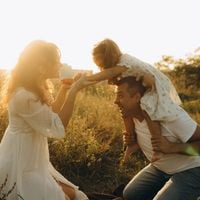 Ce docteur en psychologie est formel : grâce à ces 3 phrases simples, vos enfants garderont à vie de bons souvenirs des vacances à vos côtés