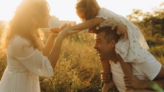 Ce docteur en psychologie est formel : grâce à ces 3 phrases simples, vos enfants garderont à vie de bons souvenirs des vacances à vos côtés
