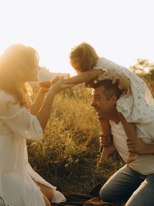 Ce docteur en psychologie est formel : grâce à ces 3 phrases simples, vos enfants garderont à vie de bons souvenirs des vacances à vos côtés