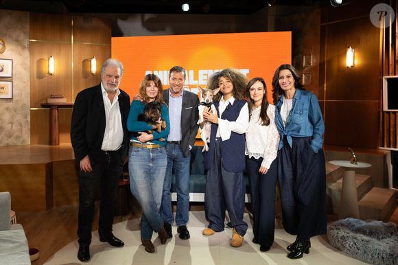 Tout le long de l'émission, Gwendoline Hamon évoque son amour pour les chiens.

Raphaël Mezrahi, Gwendoline Hamon, Bernard Montiel, Oli, Monday, Graziella Dolce, Farah Kesri sur plateau de l'émission "Animalement Vôtre" présentée par Bernard Montiel et diffusée le 15 février 2026 sur France 3, à Paris, France, le 13 janvier 2026. © Julien Sarkissian/Bestimage