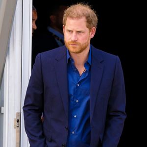 Le roi Willem-Alexander des Pays-Bas reçu par Le prince Harry, duc de Sussex, aux "Invictus Games" à La Haye, le 22 avril 2022.

©Backgrid USA / Bestimage