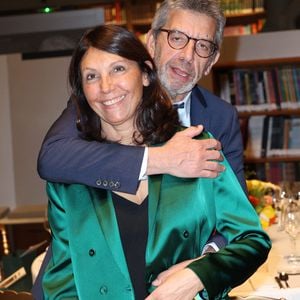Michel Cymes et son épouse Nathalie Cymes assistent au dîner de gala du Moteur ! Diner de Gala à la Bibliothèque Nationale de France, à Paris, France, le 25 mars 2024. Photo by Jerome Domine/ABACAPRESS.COM