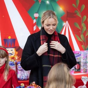 La princesse Charlène de Monaco, La princesse Gabriella de Monaco, comtesse de Carladès - La famille princière de Monaco offre les traditionnels cadeaux de Noël aux enfants monégasques dans la Cour du Palais Princier, le 18 décembre 2024. 
© Olivier Huitel / Pool Monaco / Bestimage