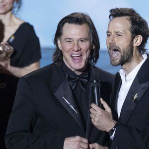 Jim Carrey (César d'honneur) et Benjamin Lavernhe (broche de la Maison Chaumet) lors de la 51ème cérémonie des César à l'Olympia à Paris, France, le 26 février 2025 © Borde-Jacovides/Bestimage