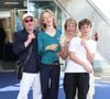Tout sourire aux côtés de ses parents et de son frère, vêtu simplement d'un pantalon noir et d'un tee-shirt blanc, il a posé en famille devant les objectifs. 

Philippe Katerine, Julie Depardieu et leurs enfants Billy et Alfred  - Séance photo du film « Les derniers jours de Charles Baudelaire » lors de la 65e édition du Festival de télévision de Monte-Carlo, le 14 juin 2026 © Denis Guignebourg /Bestimage