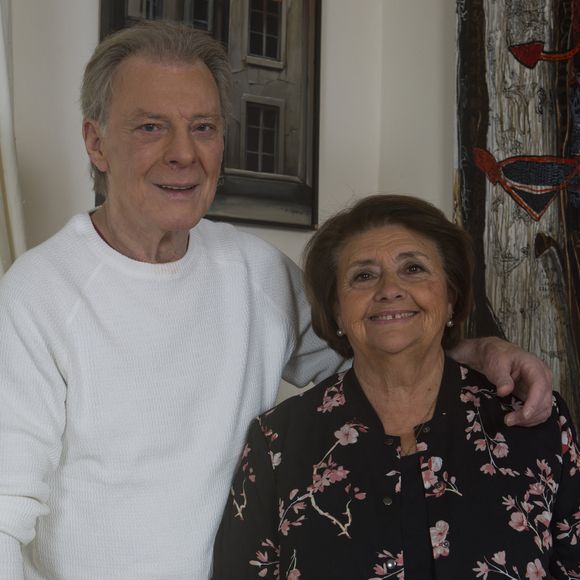 "On apprend qu'il n'y a plus un mais trois nodules, dont un sur le tibia."

Herbert Léonard et sa femme Cléo chez eux à Barbizon en 2016
©JLPPA / Bestimage