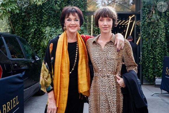 Semi-exclusif - Anny Duperey et sa fille Sara Giraudeau - Arrivées à l'enregistrement de l'émission "Vivement Dimanche" présentée par M. Drucker et qui sera diffusée le 15 octobre 2023 sur France 3, au studio Gabriel à Paris, France, le 3 octobre 2023. © Christophe Clovis/Bestimage