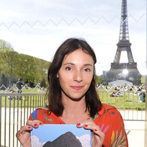 En avril 2024, Lolita Sechan a participé au podcast baptisé "Dans l'atelier BD"

Lolita Sechan (Fille du chanteur Renaud) au Festival du livre de Paris 2024, le 13 avril 2024.
© Cedric Perrin / Bestimage