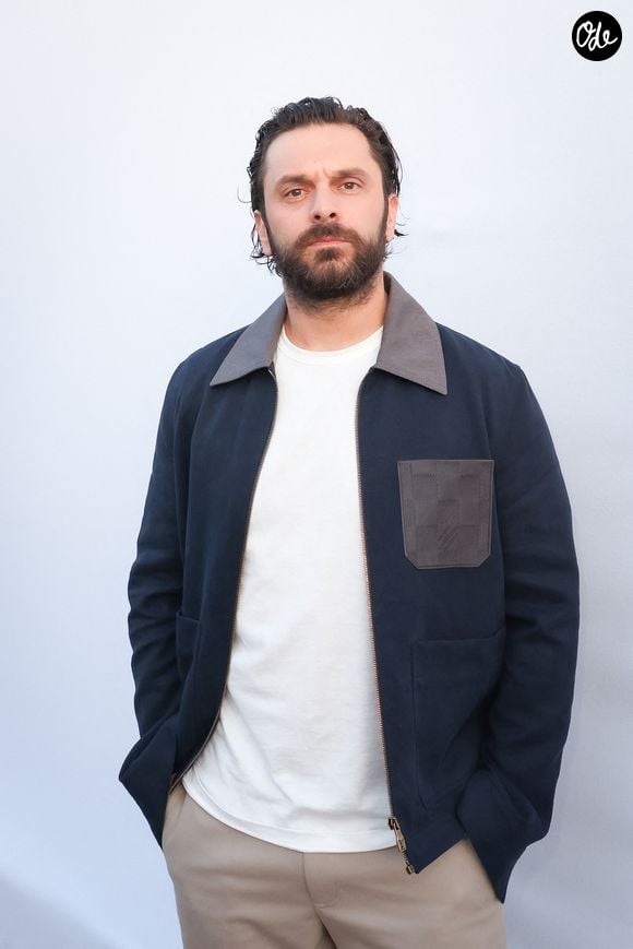 Pio Marmaï pose en backstage de l'émission "C à vous" lors du 79ème Festival International du Film de Cannes le 13 mai 2026.

© Jack Tribeca/Bestimage