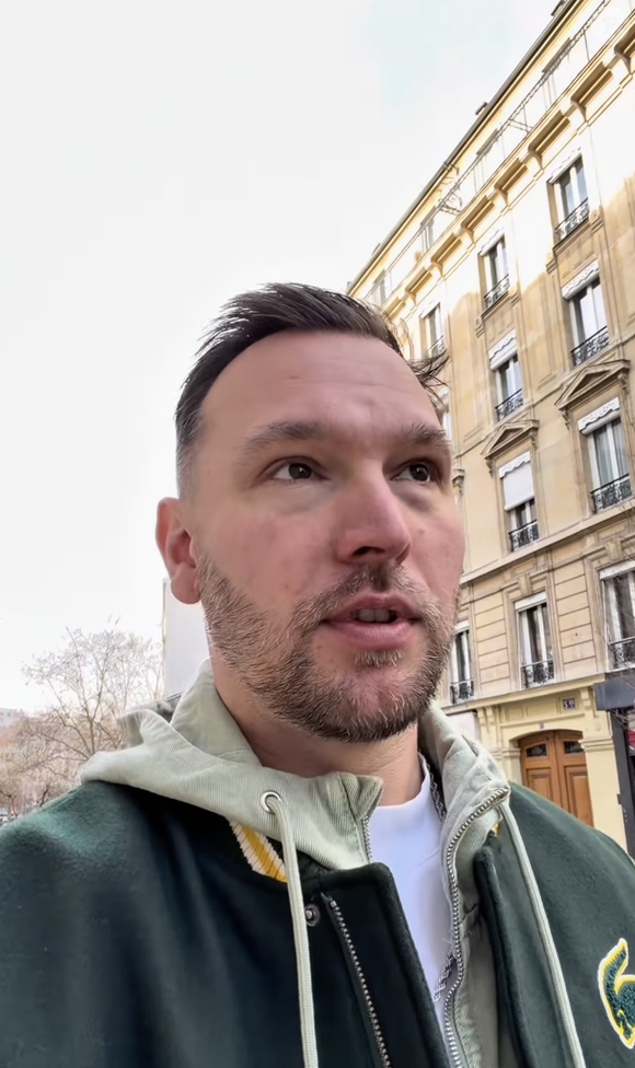 Sur Instagram, le jeune homme a expliqué à ses fans avoir fait une réaction allergique au chien de Sarah.

Capture d'écran Instagram de Kevin Debonne.