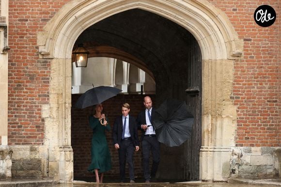 Le prince George de Galles, fait sa rentrée au collège d'Eton entouré de ses parents, le prince William, prince de Galles, et Catherine (Kate) Middleton, princesse de Galles, le 8 septembre 2026.  © PA Wire/PA Images / Bestimage