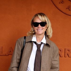 Après un déménagement chargé, Laeticia a choisi de s’éloigner quelque temps du tumulte parisien.

Laeticia Hallyday au village lors des Internationaux de France de Tennis de Roland Garros 2025, à Paris, France, le 6 juin 2025. 

© Jacovides-Moreau/Bestimage