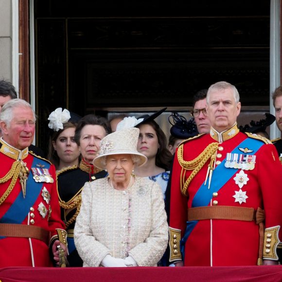 Camilla Parker Bowles, duchesse de Cornouailles, le prince Charles, prince de Galles, la reine Elisabeth II d’Angleterre, le prince Andrew, duc d’York, le prince Harry, duc de Sussex, et Meghan Markle, duchesse de Sussex - La famille royale au balcon du palais de Buckingham lors de la parade Trooping the Colour 2019, célébrant le 93ème anniversaire de la reine Elisabeth II, Londres, le 8 juin 2019. (Agence / Bestimage).