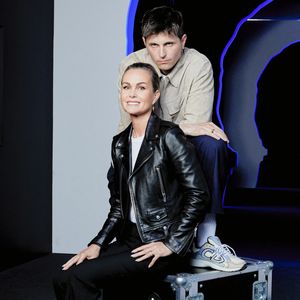 Après avoir perdu Raphaël Quénard pour le biopic en préparation sur Johnny Hallyday,

Raphaël Quenard et Laeticia Hallyday lors d'un rendez-vous à Paris. © Cyril Moreau / Bestimage