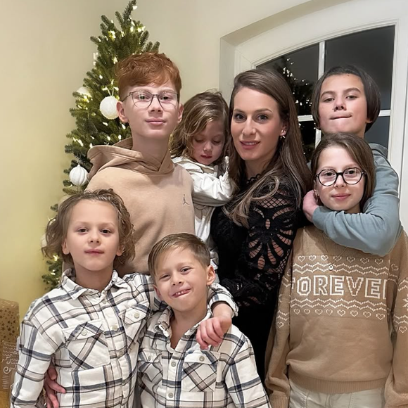 Camille Santoro avec ses six enfants - Instagram, 29 décembre 2024
Instagram @madame.santoro