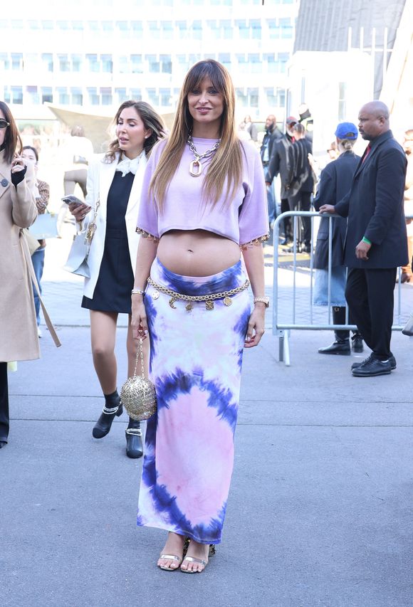 La Miss France 2010 était parée d'une ravissante tenue rose et bleu, composée d'un crop top et d'une longue jupe

Miss France 2010 Malika Ménard (enceinte) arrive au défilé Rabanne Mode Collection Prêt-à-Porter Automne/Hiver 2025-2026 lors de la Fashion Week de Paris (PFW) au siège de l'Unesco, à Paris, France, le 6 mars 2025. © Denis Guignebourg/Bestimage