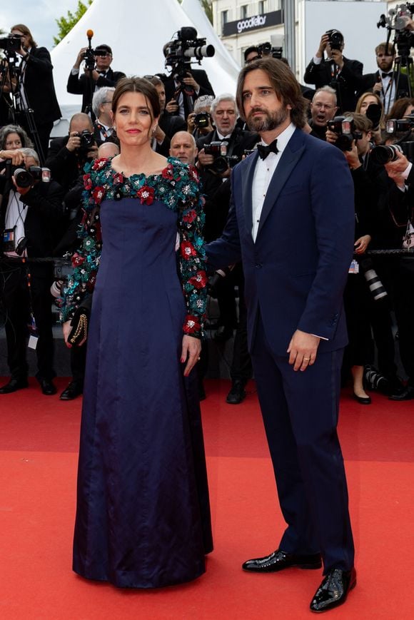 Charlotte Casiraghi et Dimitri Rassam - Montée des marches du film « Jeanne du Barry » pour la cérémonie d’ouverture du 76ème Festival International du Film de Cannes, au Palais des Festivals à Cannes. Le 16 mai 2023
© Jacovides-Moreau / Bestimage