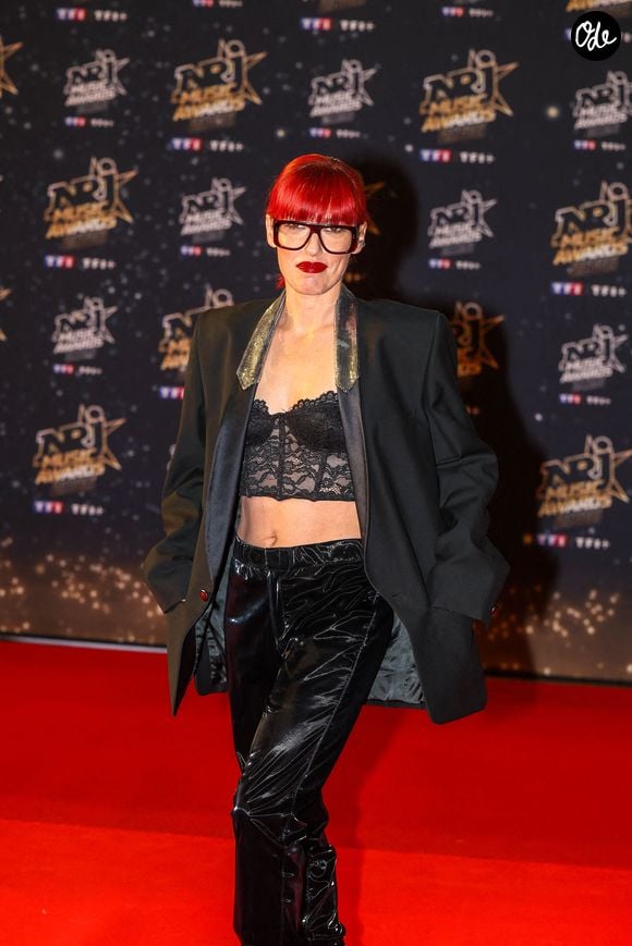 Une belle relation qui semble encore durer aujourd'hui !

Jennifer Ayache (Superbus) à la 28ème édition des NRJ Music Awards 2026 au palais des festivals et des congrès de Cannes, le 23 octobre 2026. 

© Dominique Jacovides / Bestimage